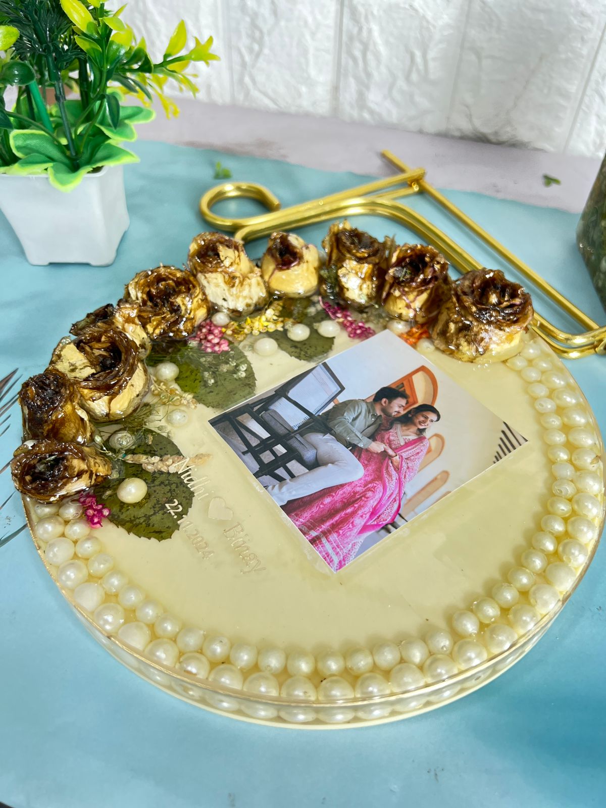 Decorative Resin Frame For Wedding Flowers & Photo Preservation (8-Inches)