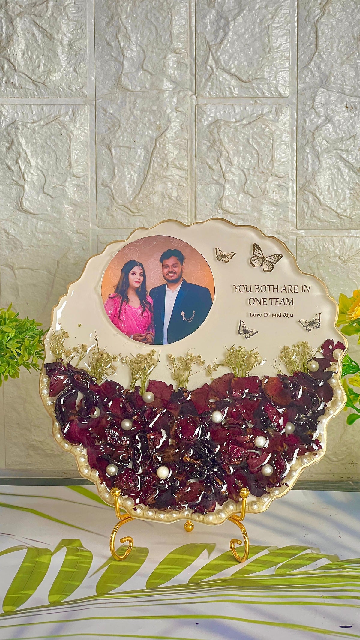 Agate-Shaped Wedding Varmala Flowers Preserved Resin Frame (8-Inches)