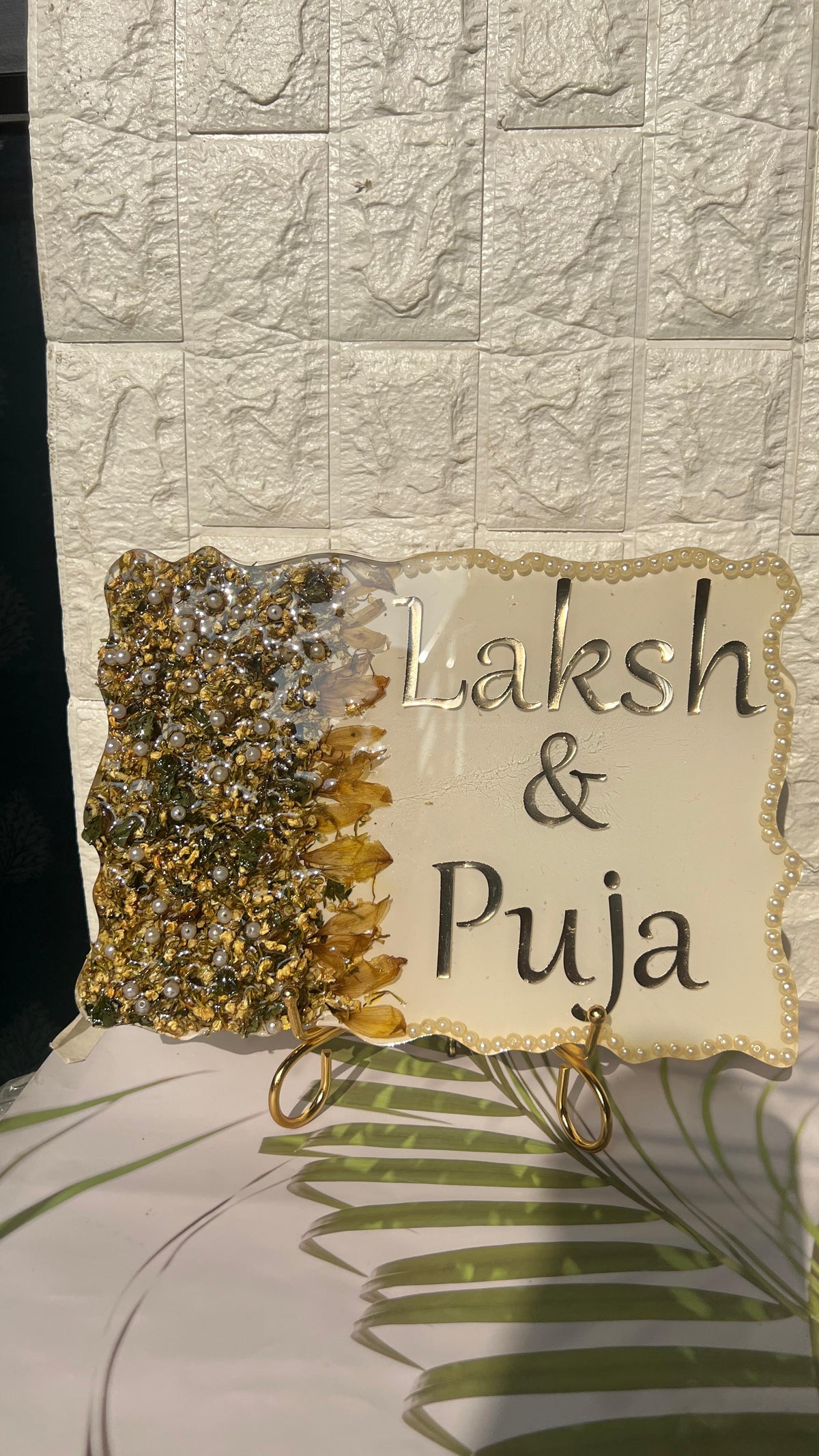Small varmala name plate with preserved wedding flowers in deep-cast resin, view 3