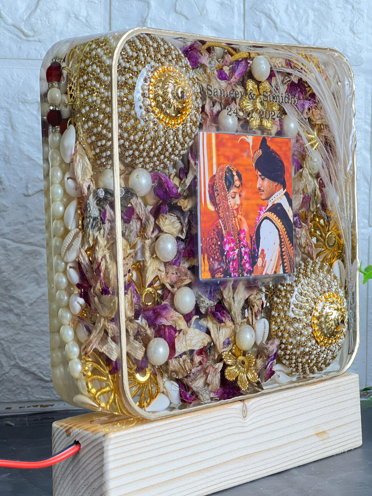 Resin Preservation of Varmala, Kaleera and Kalangi in Square Frame (6-Inches)