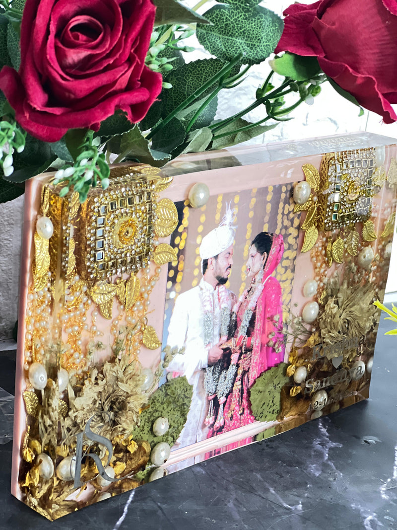 Square-Shaped Resin Block with Wedding Memory Preservation (9*6 Inches)