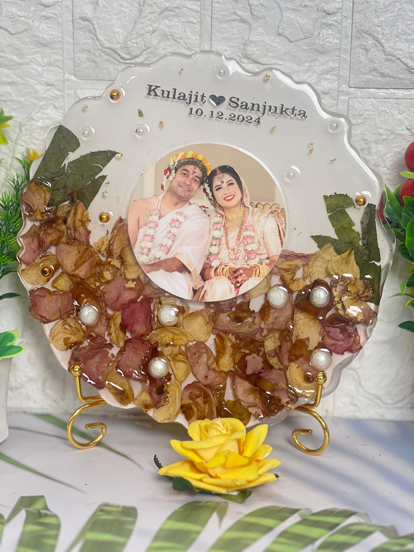 Agate-Shaped Shadi Varmala Preservation Resin Frame (8-Inches)