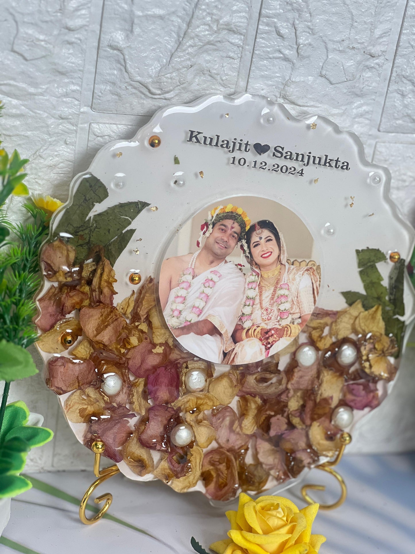 Agate-Shaped Shadi Varmala Preservation Resin Frame (8-Inches)