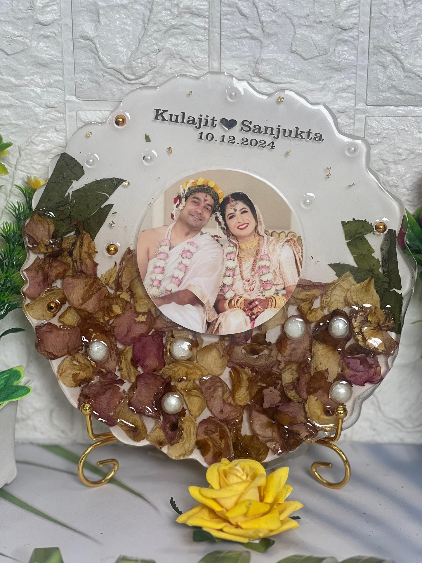 Agate-Shaped Shadi Varmala Preservation Resin Frame (8-Inches)