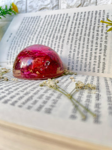 Resin Paper Weight with Preserved Red Rose Flowers Resin Paper Weight with Preserved Red Rose Flowers