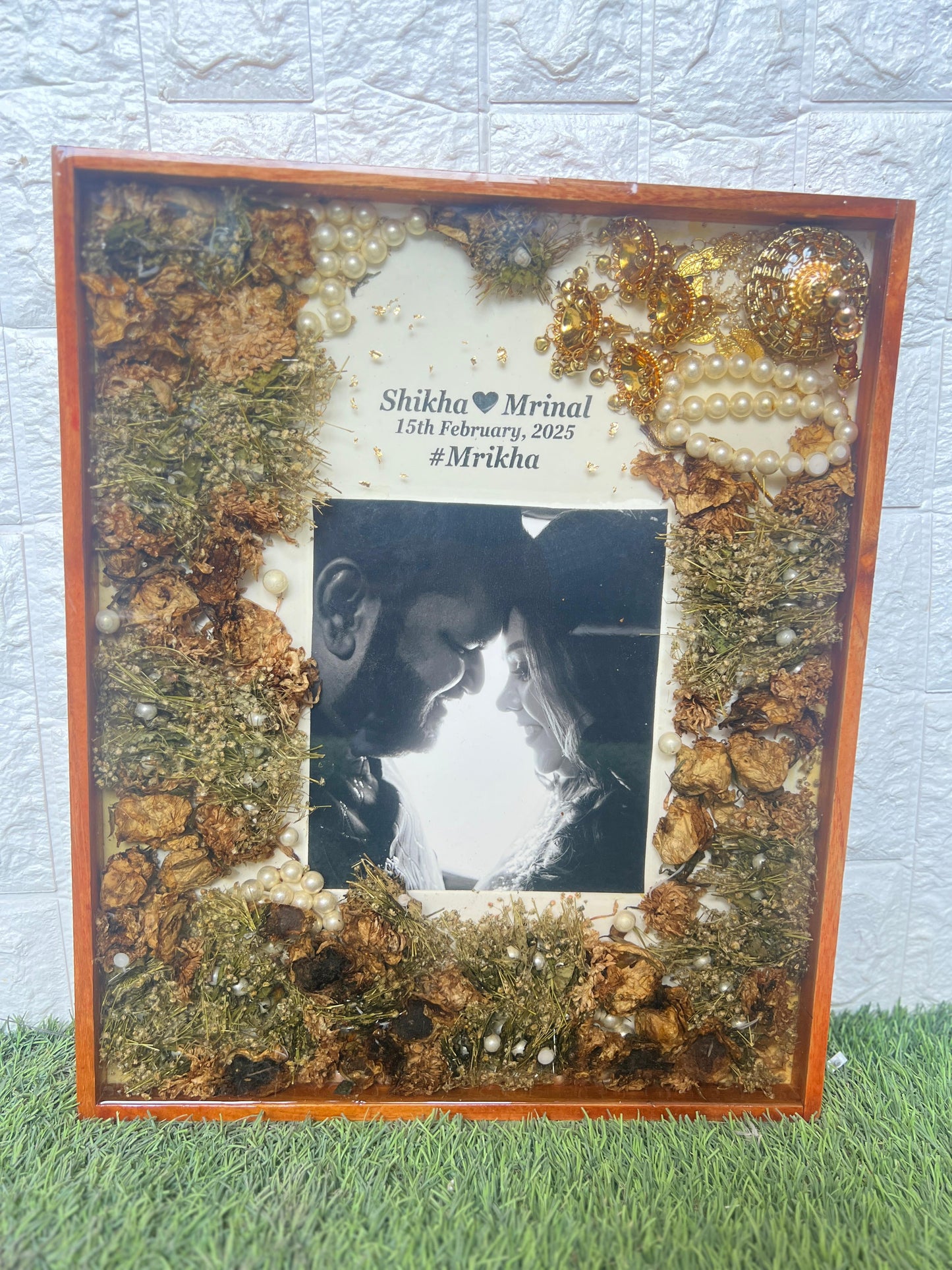 Resin 15 by 18 inch with couple Photo and Full Varmala Preservation