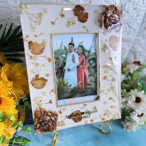 Resin 9 by 11 inch frame with 3d flowers & photo change option Varmala Preservation Resin 9 by 11 inch frame with 3d flowers & photo change option Varmala Preservation