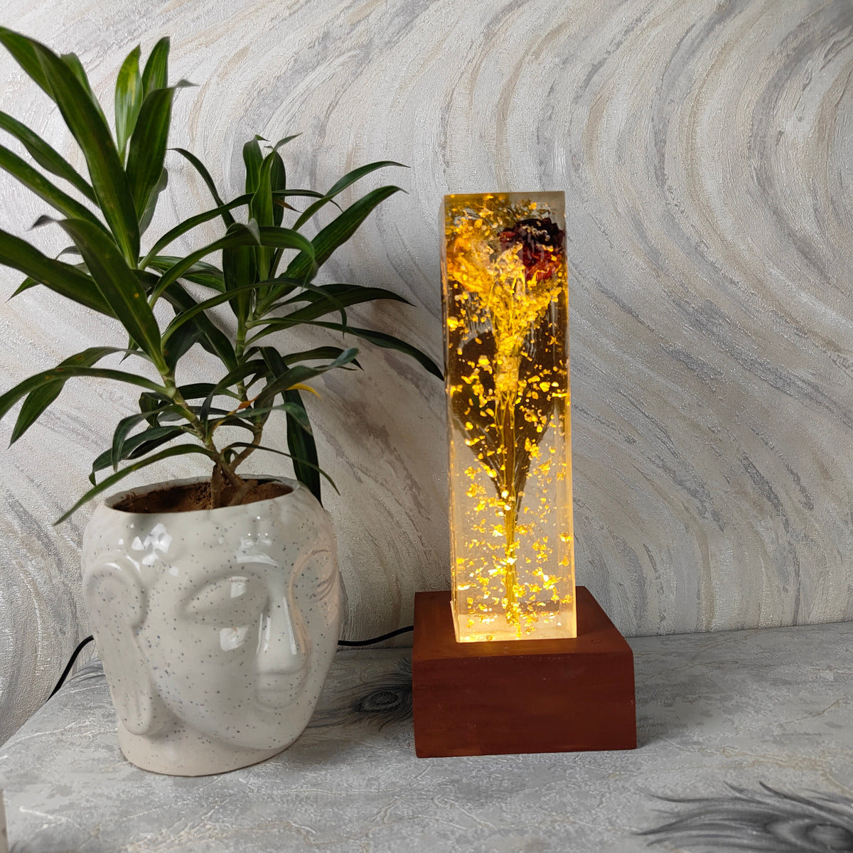 Customized Resin Flower Preservation Lamp