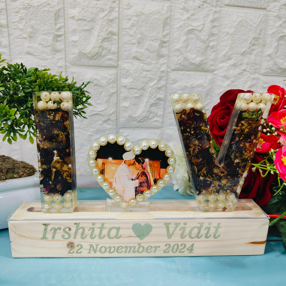 4 inch initials LED lamp with varmala flowers with red and white letters