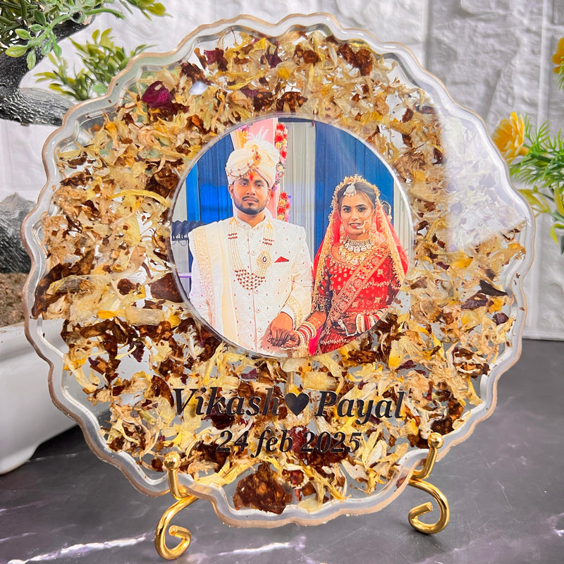 Resin 6inch curve shape with couple photo & name date with metal stand Varmala Preservation
