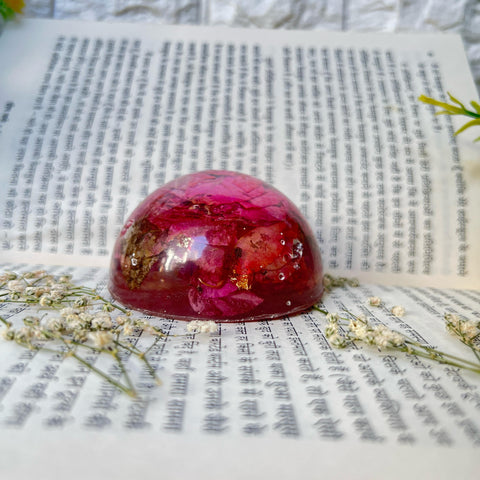 Resin Paper Weight with Preserved Red Rose Flowers Resin Paper Weight with Preserved Red Rose Flowers