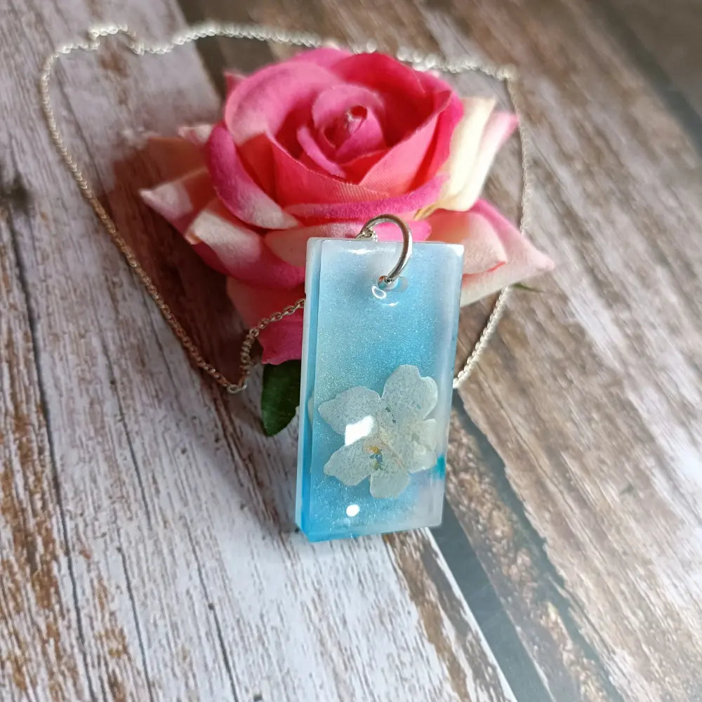Shimmery Resin Jewelry With Preserved Flower for Anniversary Gift
