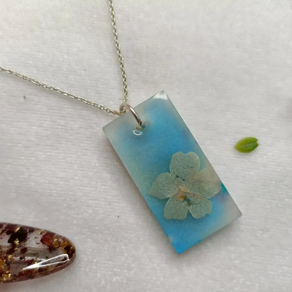 Shimmery Resin Jewelry With Preserved Flower for Anniversary Gift