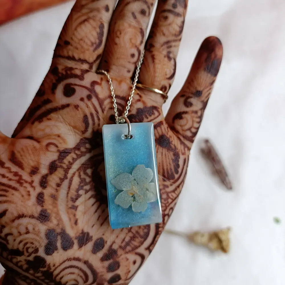 Shimmery Resin Jewelry With Preserved Flower for Anniversary Gift