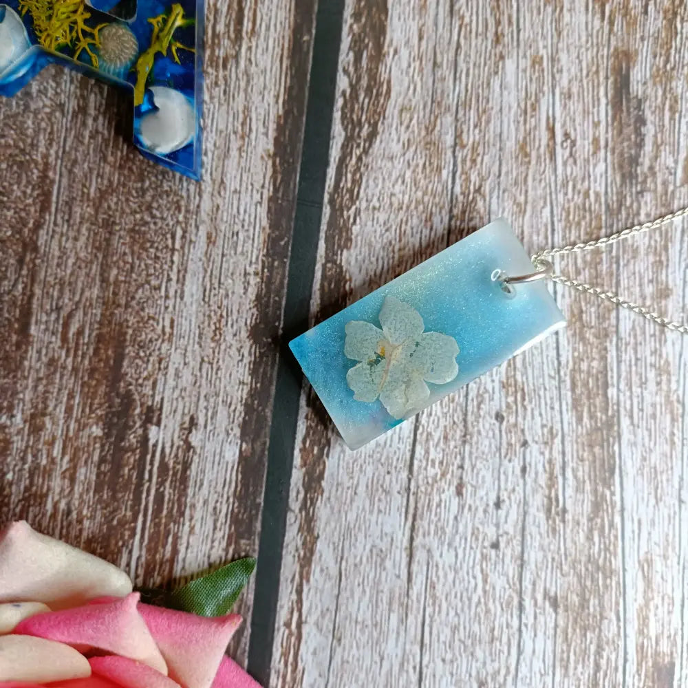 Shimmery Resin Jewelry With Preserved Flower for Anniversary Gift