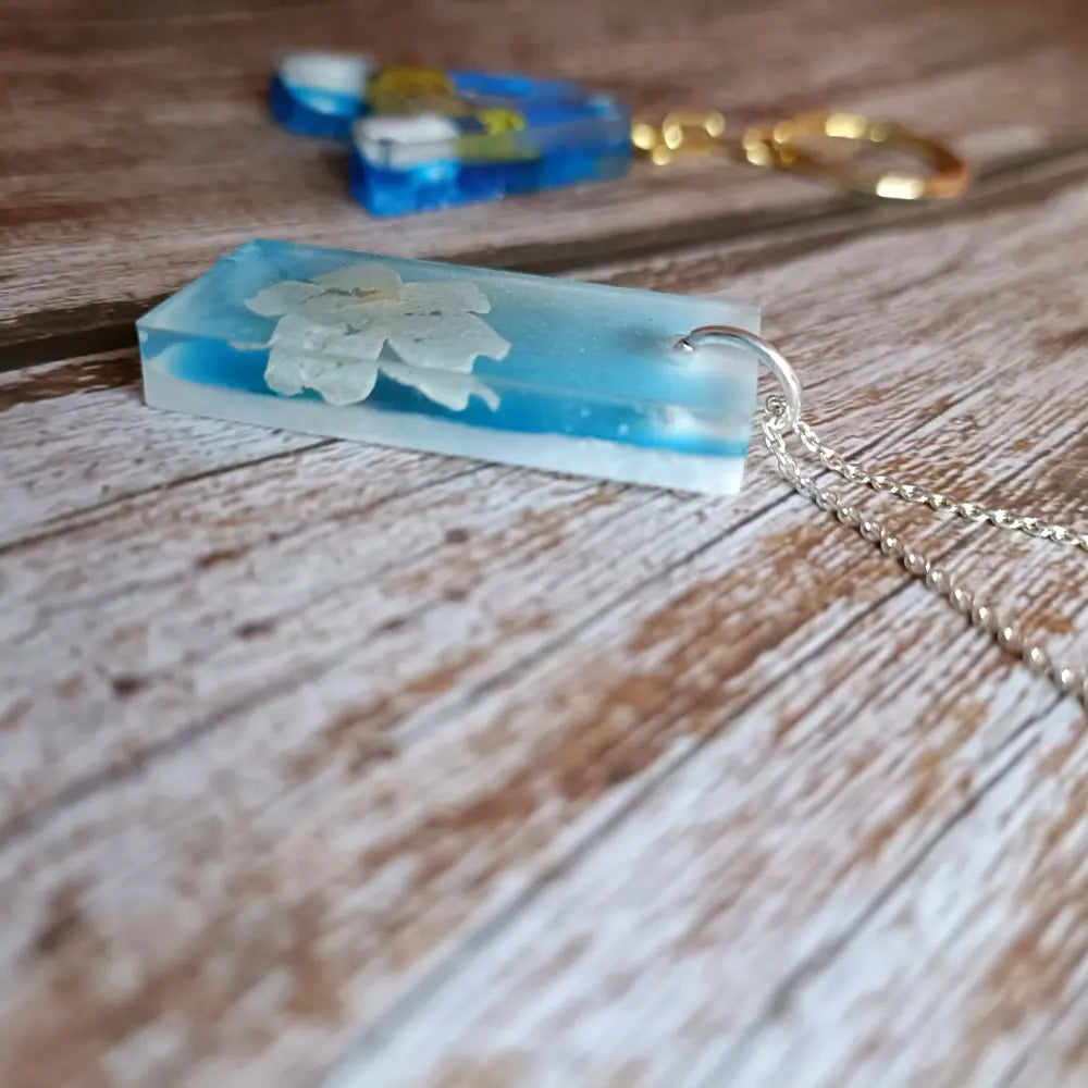 Shimmery Resin Jewelry With Preserved Flower for Anniversary Gift