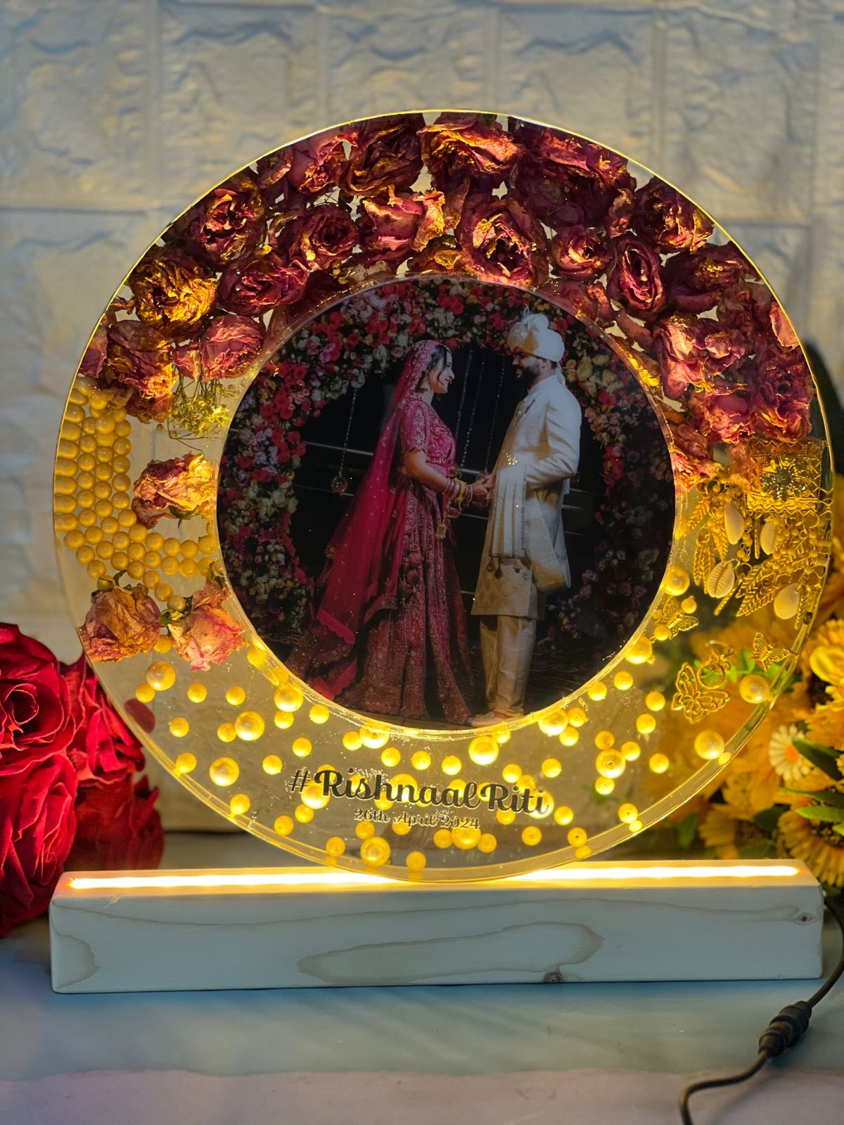 Crystal-Clear Resin Varmala Preservation LED Photo Frame