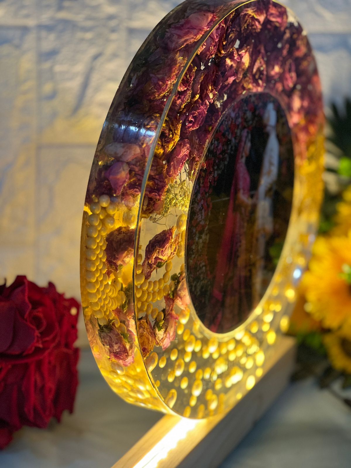 Crystal-Clear Resin Varmala Preservation LED Photo Frame