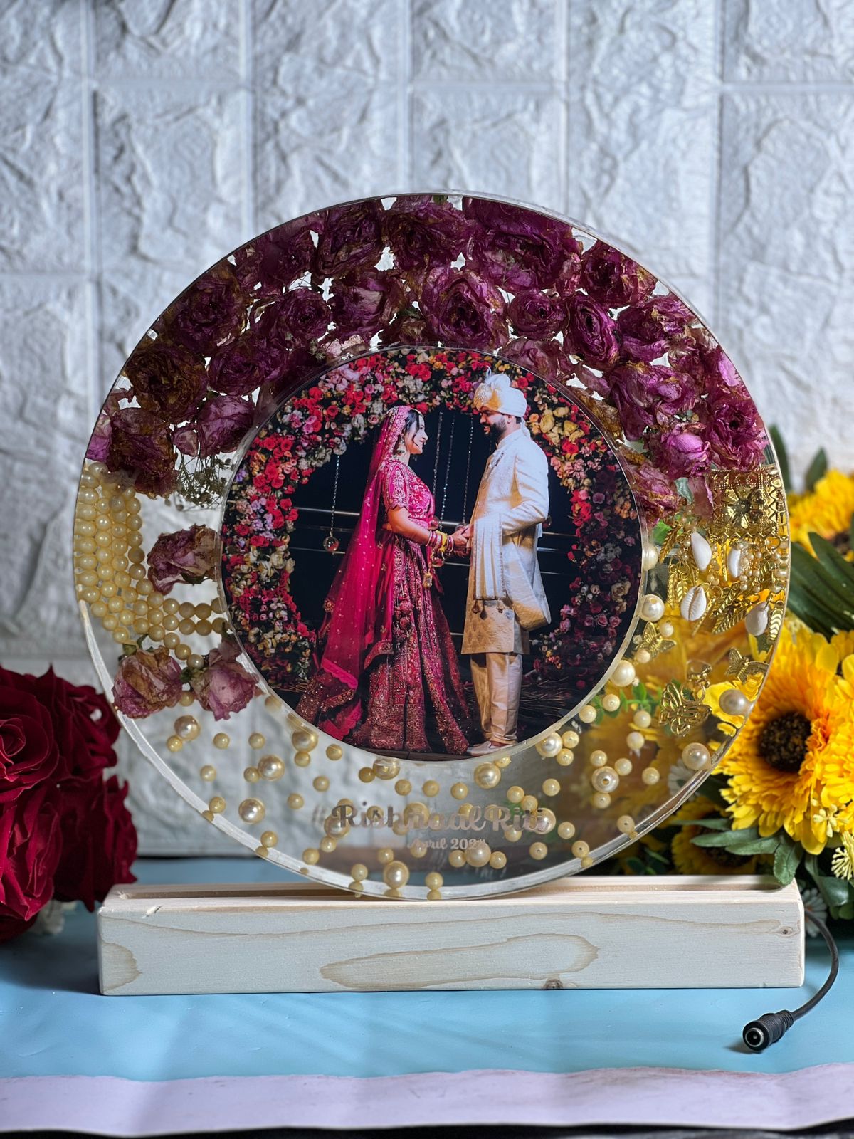 Crystal-Clear Resin Varmala Preservation LED Photo Frame