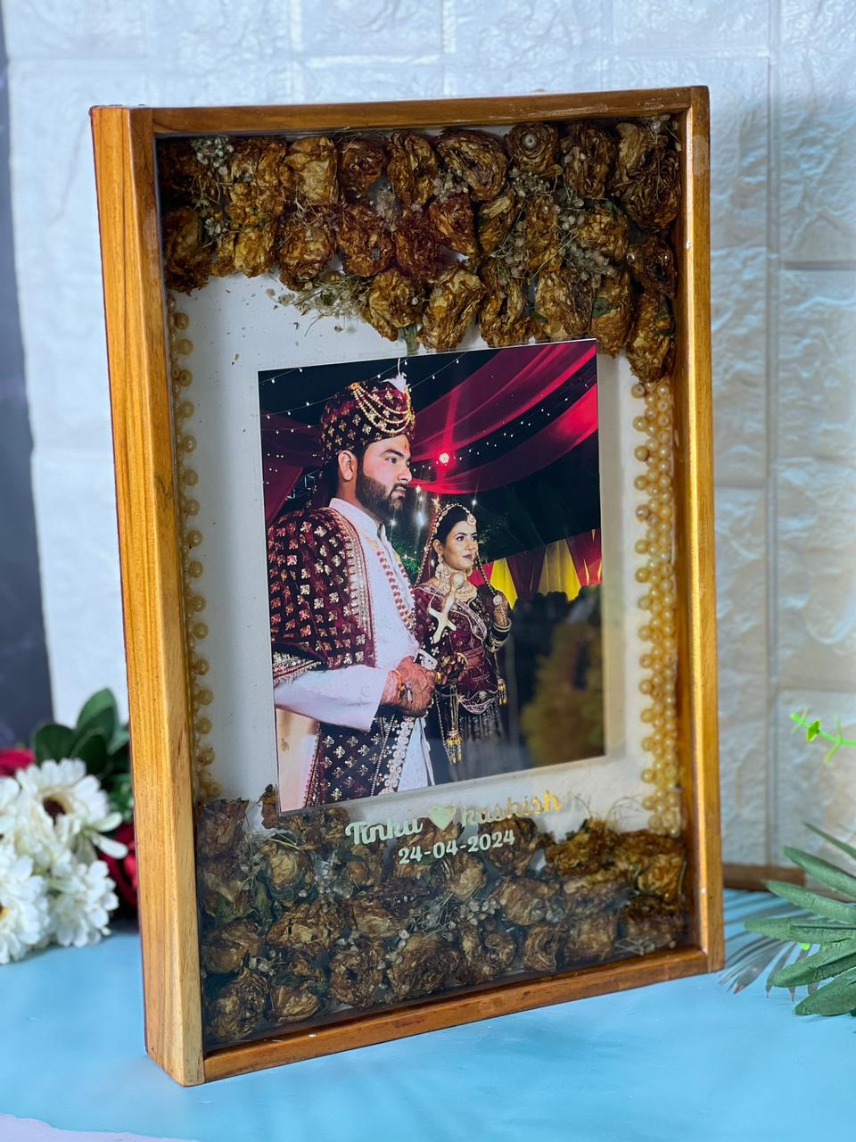 Teakwood Garland Flowers Preservation Frame with Photo, view 4
