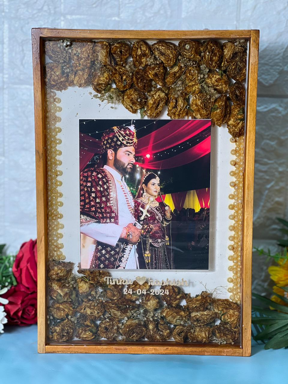 Teakwood Garland Flowers Preservation Frame with Photo, view 2