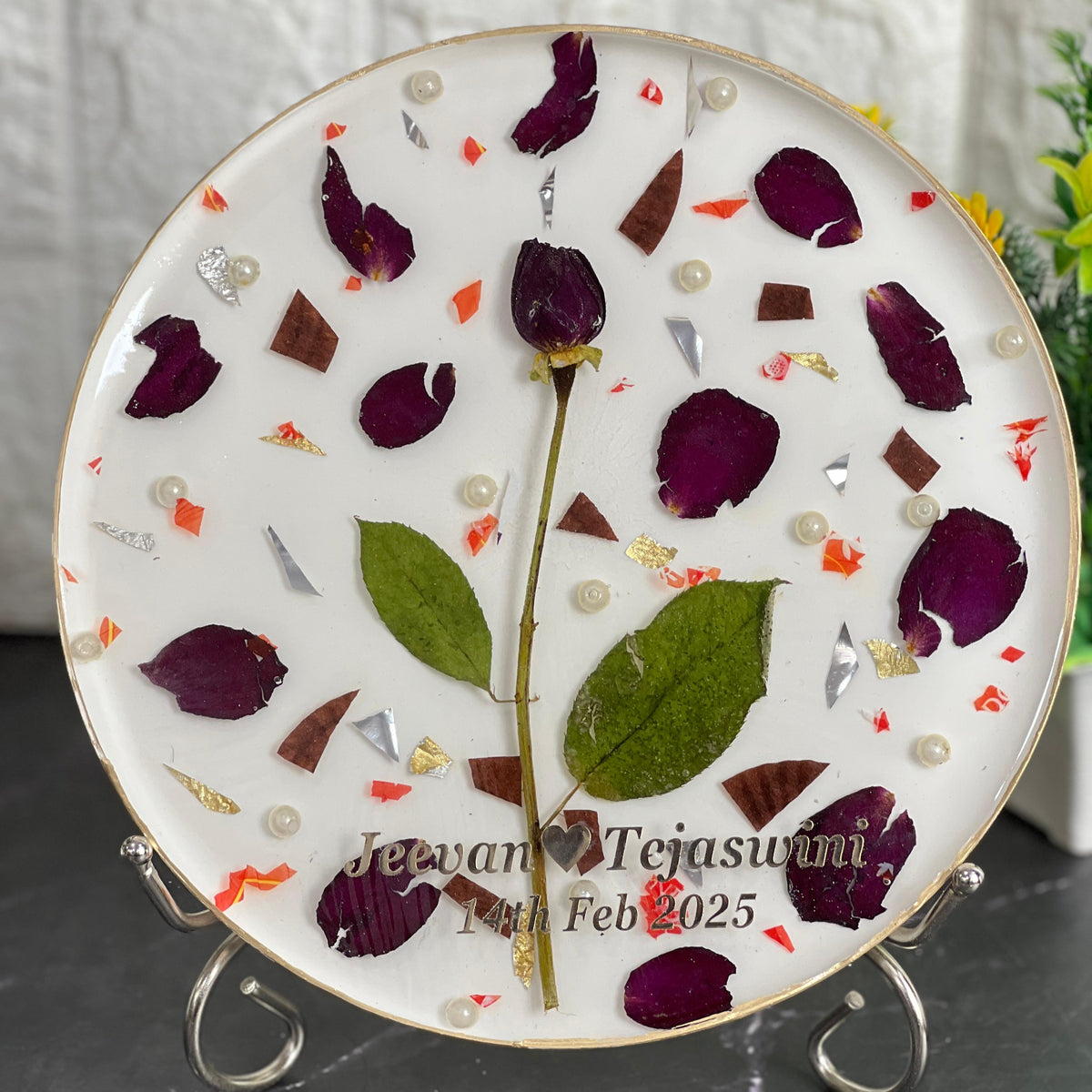 Resin 8inch round with Single Rose & Petals with chocklate rape also Flowers Preservation