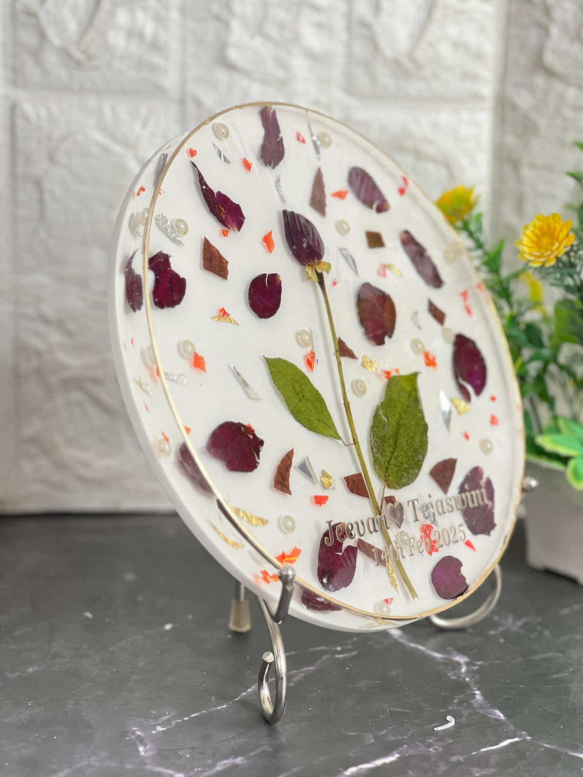 Resin 8inch round with Single Rose & Petals with chocklate rape also Flowers Preservation