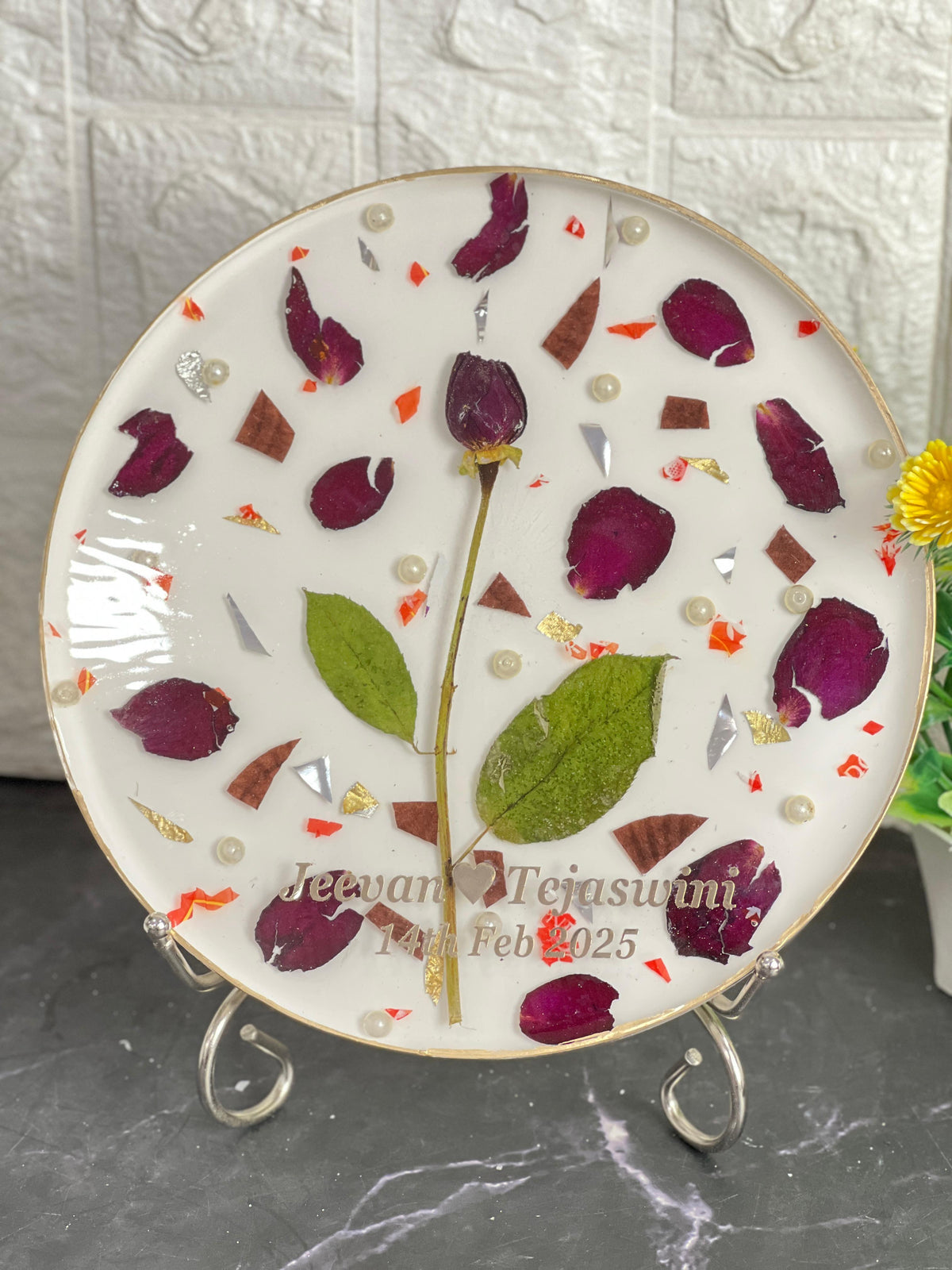 Resin 8inch round with Single Rose & Petals with chocklate rape also Flowers Preservation