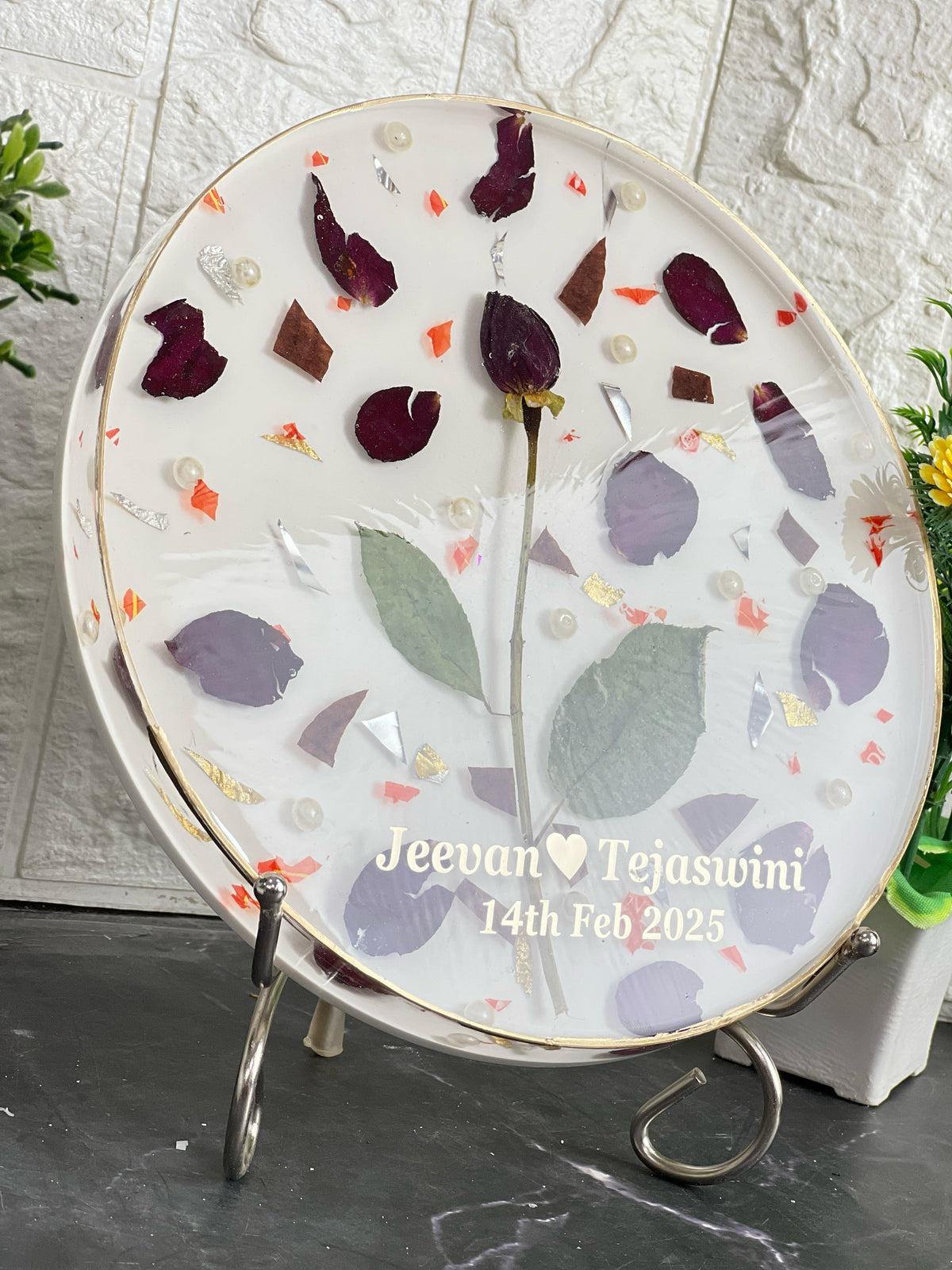 Resin 8inch round with Single Rose & Petals with chocklate rape also Flowers Preservation