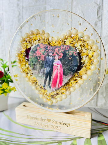 Resin 8inch round with heart shape with couple photo & pearls border with two varmala Preservation Resin 8inch round with heart shape with couple photo & pearls border with two varmala Preservation