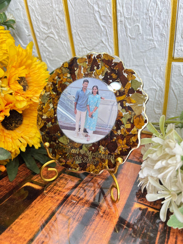Resin 5inch Curve shape with Couple Photo & Name Date with Metal Stand Flowers Preservation Resin 5inch Curve shape with Couple Photo & Name Date with Metal Stand Flowers Preservation