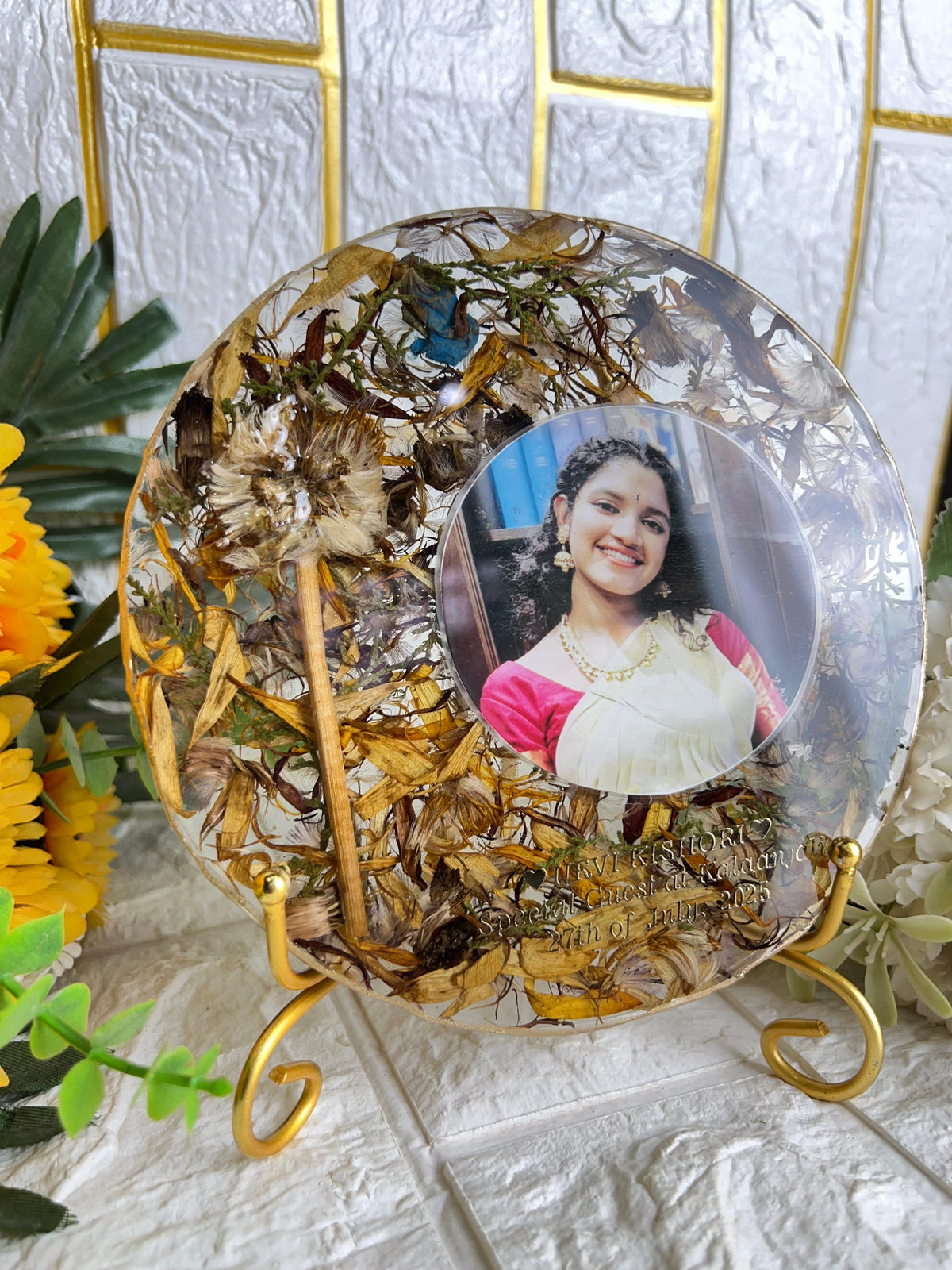 Round Flower Preservation Frame with Photo, Names and Metal Stand