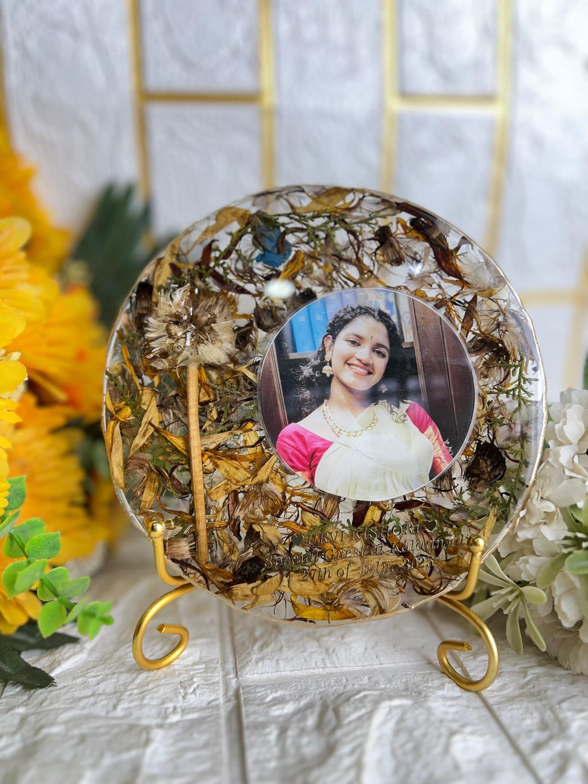 Round Flower Preservation Frame with Photo, Names and Metal Stand
