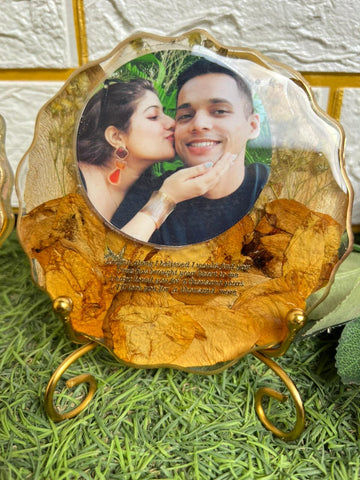 Resin 5inch cureve round Shape with Couple photo & Content with Petals Flowers Preservation Resin 5inch cureve round Shape with Couple photo & Content with Petals Flowers Preservation