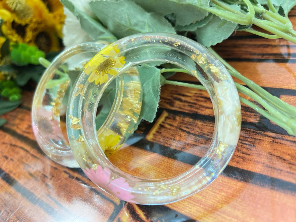 Resin Real Flowers with Handmade/ Customized Bangles Set for Gifting