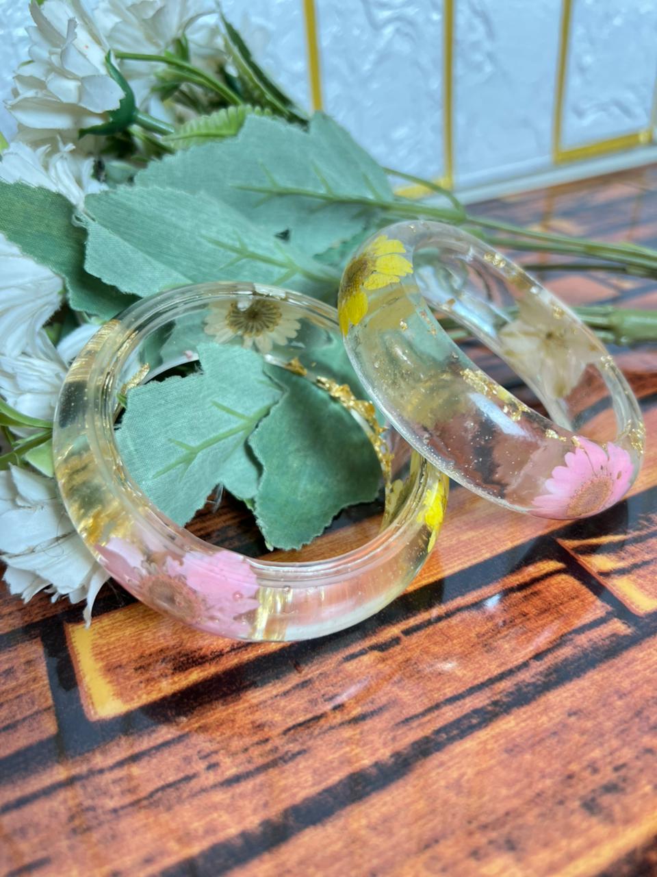 Resin Real Flowers with Handmade/ Customized Bangles Set for Gifting