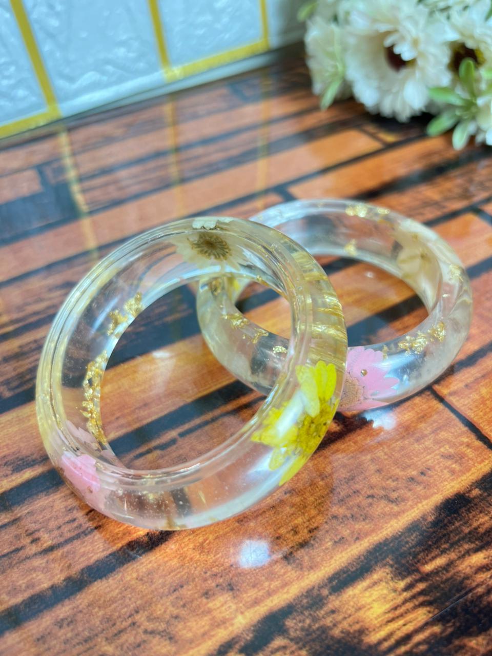 Resin Real Flowers with Handmade/ Customized Bangles Set for Gifting