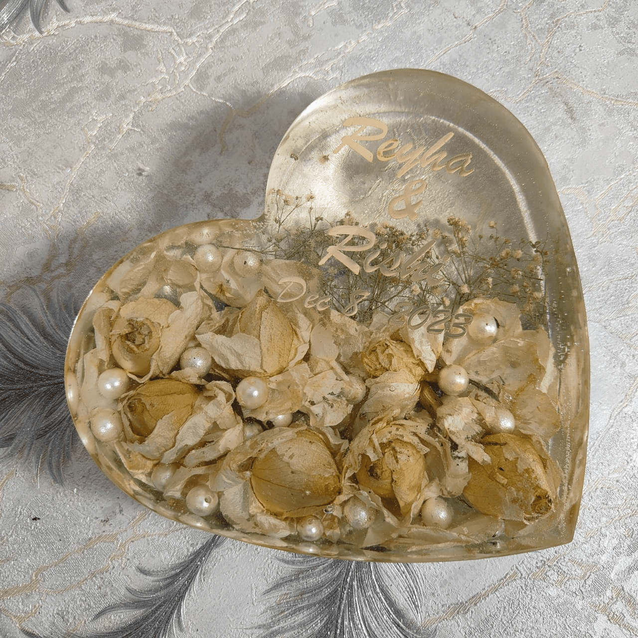 Premium Garland Flower Preserved Heart-shaped Resin Lamp (7 Inch)