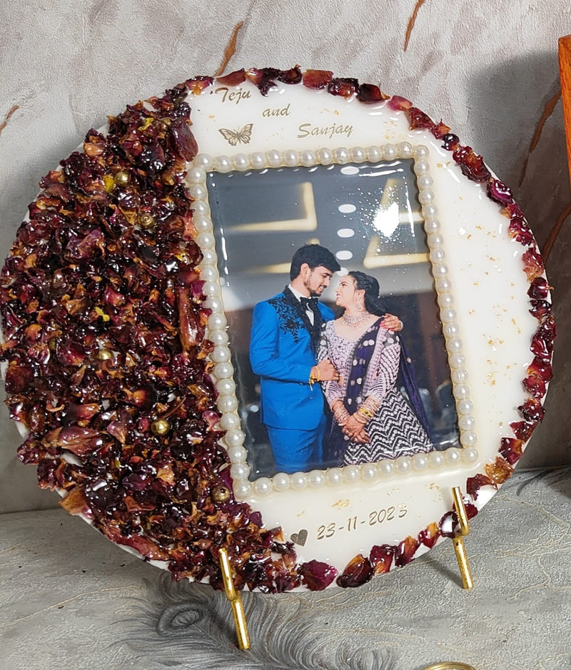 Varmala Flower Preservation in Resin Round Frame | White Pearls Border on Photo with Couple Name & Wedding Date | 3D Red & White Theme Couple Photo Keepsake, Metallic Stand (10 Inch)