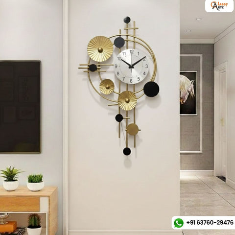 Attractive Circular Metallic Plates Wall Clock