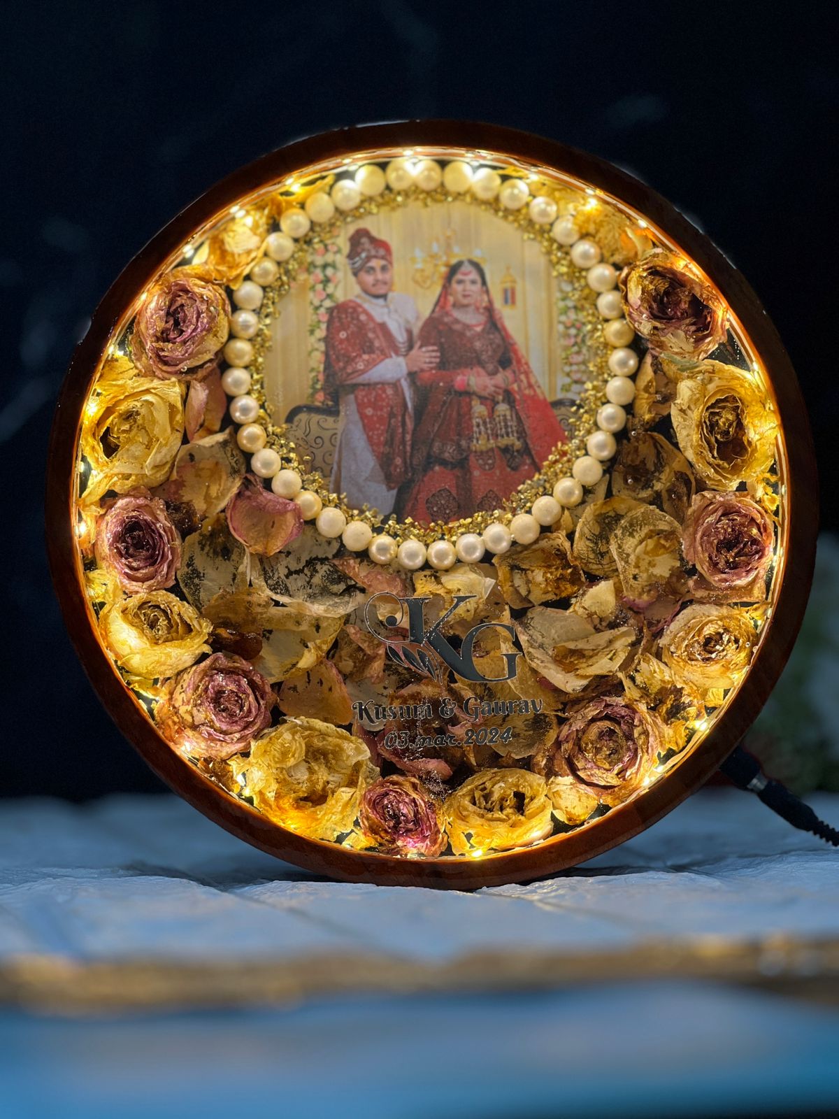 Resin  10inch round with Name initial LOGO with name and with couple photo and LED varmala preservation
