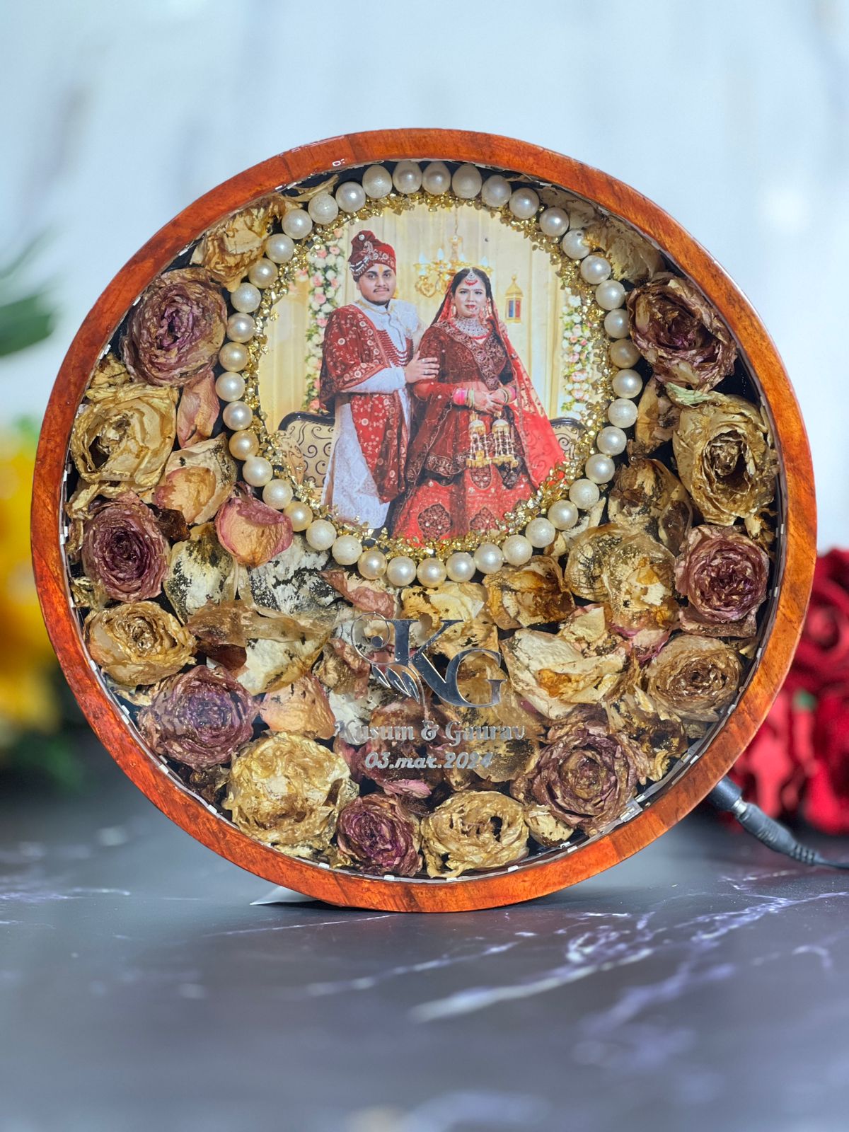 Resin  10inch round with Name initial LOGO with name and with couple photo and LED varmala preservation