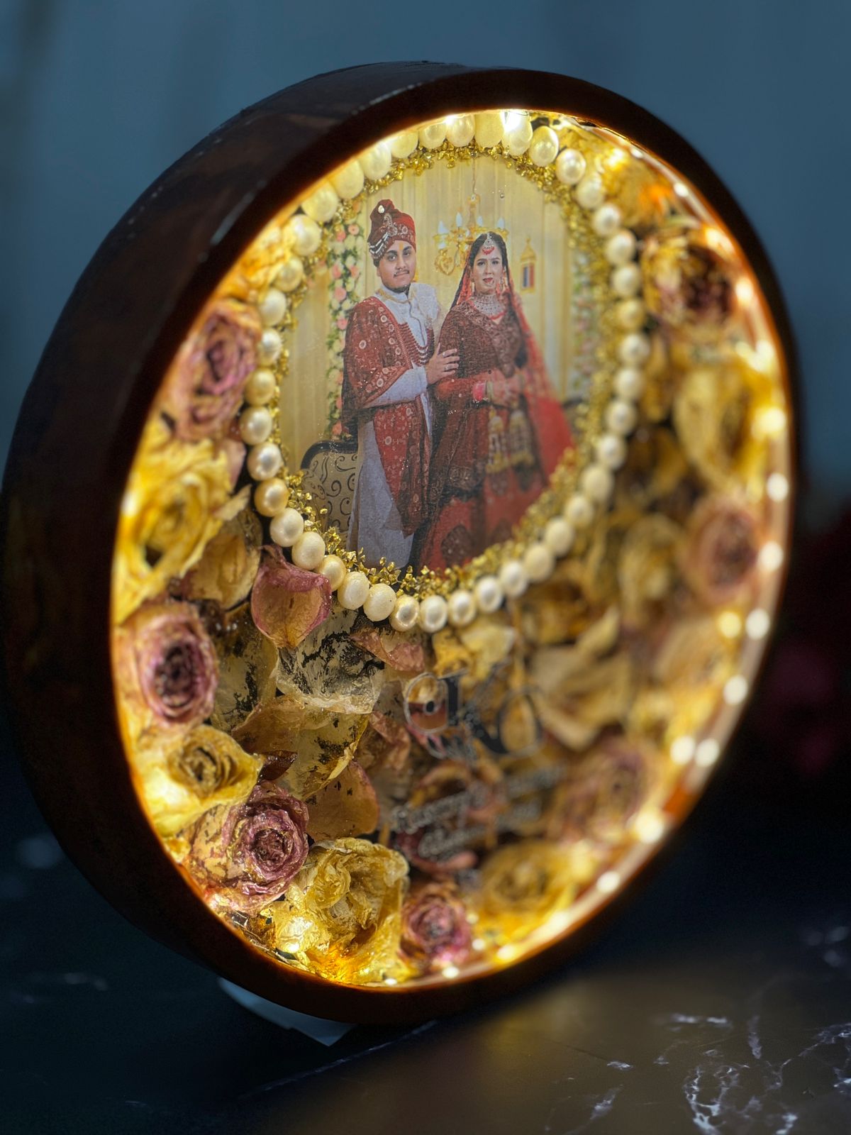Resin  10inch round with Name initial LOGO with name and with couple photo and LED varmala preservation