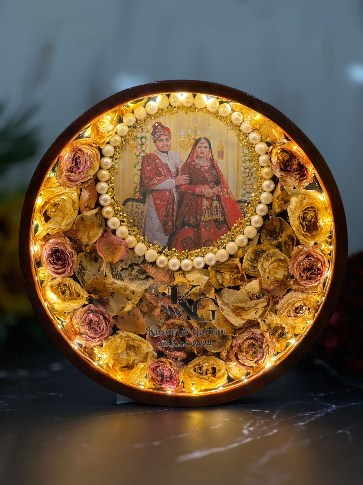 Resin  10inch round with Name initial LOGO with name and with couple photo and LED varmala preservation