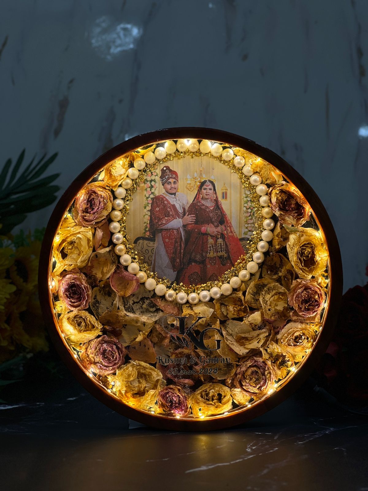Resin  10inch round with Name initial LOGO with name and with couple photo and LED varmala preservation
