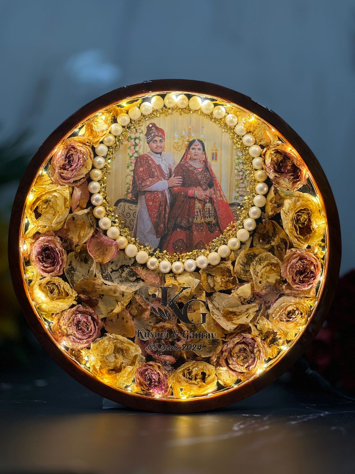 Resin  10inch round with Name initial LOGO with name and with couple photo and LED varmala preservation