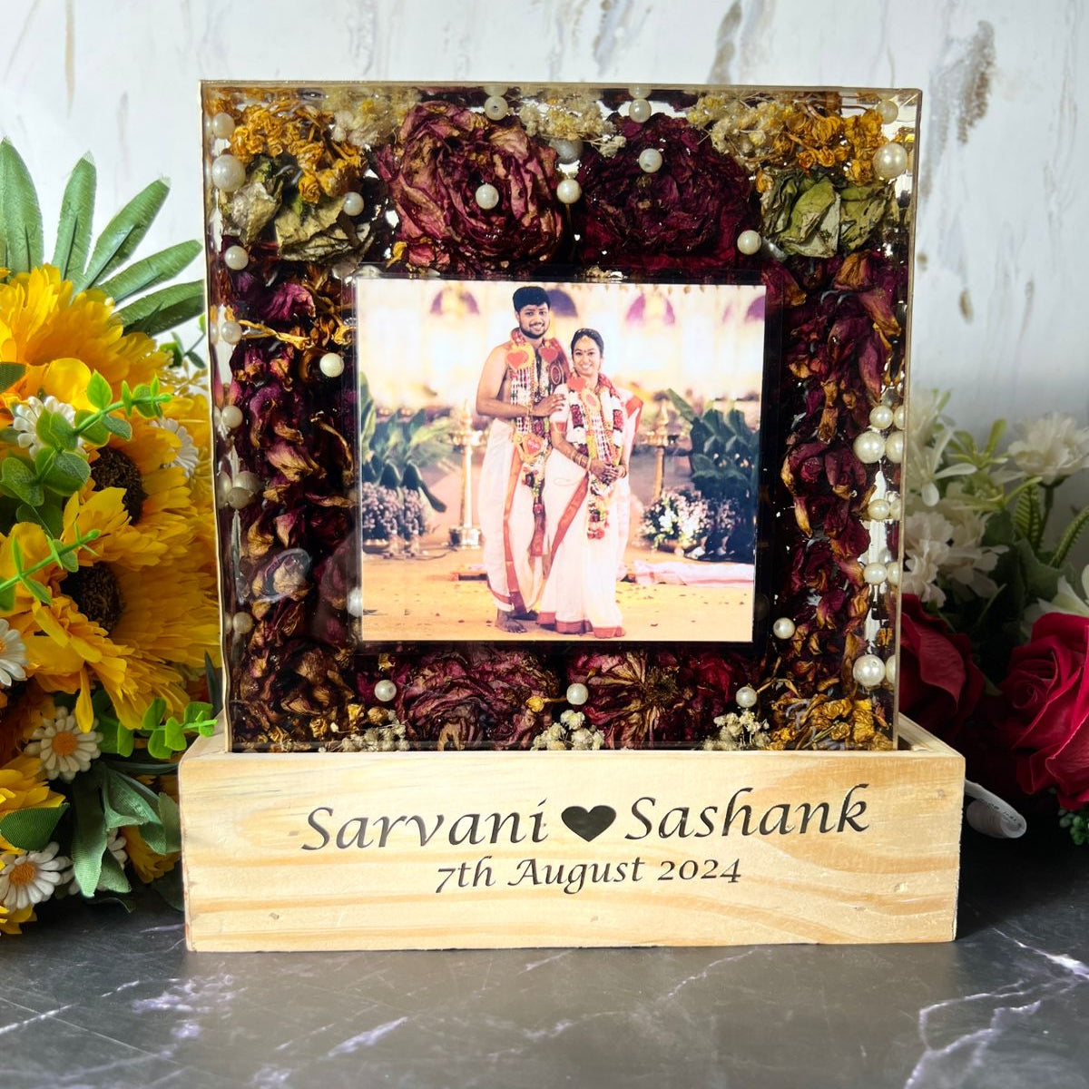 8 inch varmala resin block on wooden LED base with maroon roses, names