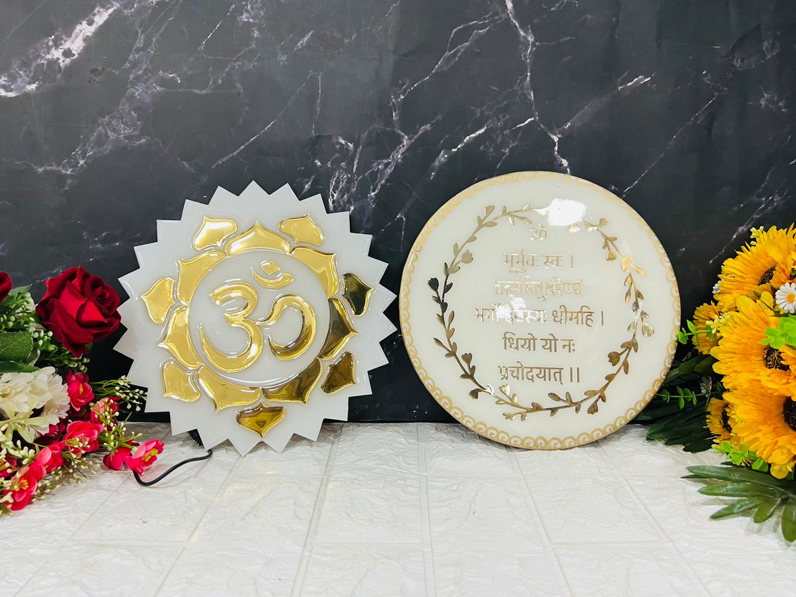 Resin 10 inch round gayatri manta with LED light & 10inch Acrylic curve shape Om with LED