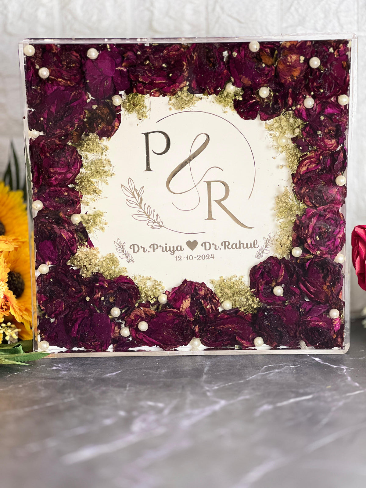 Resin 12inch acralic  frame with Red rose with couple Logo with pearls babybreath  varmala preservation