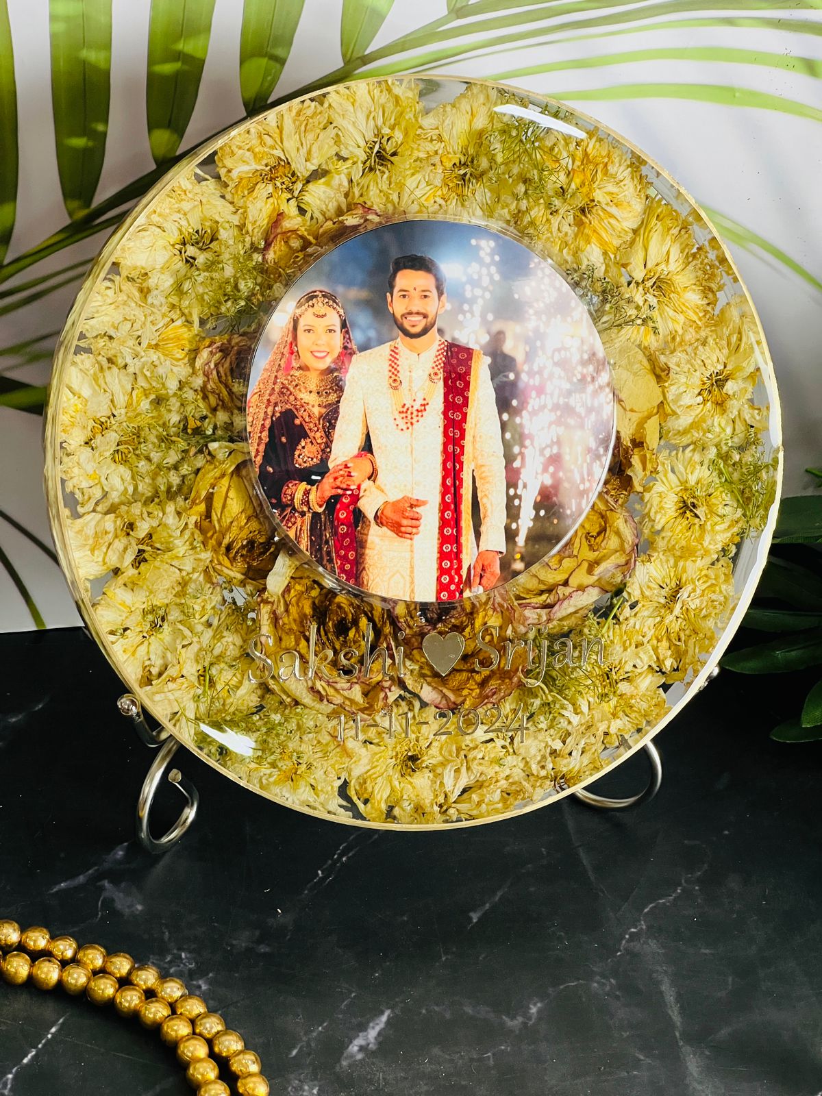 8 inch round varmala preservation table frame with white flowers, metal stand